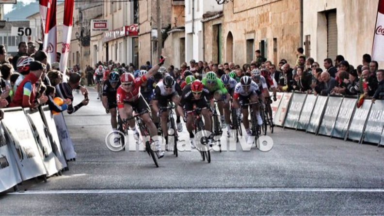 Greipel firma il primo traguardo europeo della stagione 2016 a Porreres, sullisola di Maiorca