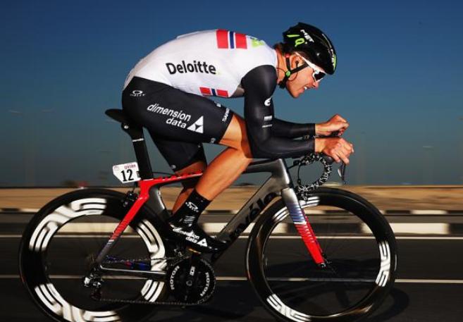 Boasson Hagen vola nel deserto attorno al circuito motoristico del Lusail (Getty Images Sport)