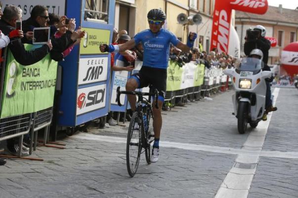 Firsanov conquista la seconda tappa, offrendo la seconda gioia in ventiquattrore allo staff della Gazprom - RusVelo (foto Bettini)