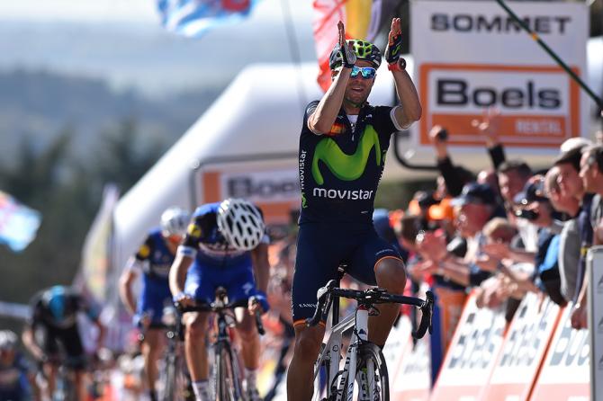 Lo spagnolo Valverde si applaude il suo personale record: quarta vittoria alla Freccia Vallone, un primato che finora non aveva stabilito ancora nessun altro corridore (foto Tim de Waele/TDWSport.com)