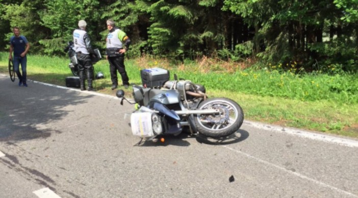 Una delle moto che ha provocato la maxi caduta al Giro del Belgio