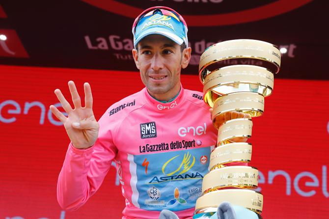 Nibali festeggia la sua quarta affermazione in una grande corsa a tappe dopo la Vuelta del 2010, il Giro dItalia del 2013 e il Tour de France del 2016 (Getty Images Sport)