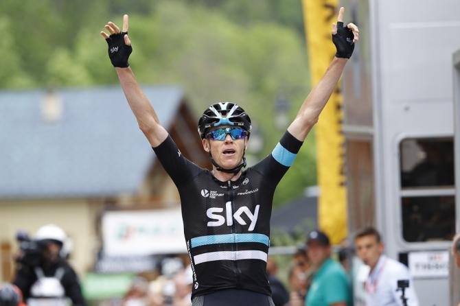 Chris Froome va a cogliere il primo successo di tappa in questo Giro del Delfinato (foto Bettini)