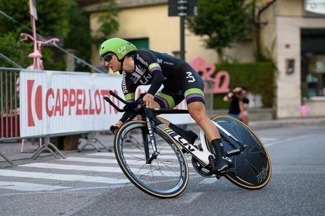 La canadese Kirchmann affronta una delle poche curve del prologo di Gairaine (foto Sean Robinson/Velofocus)