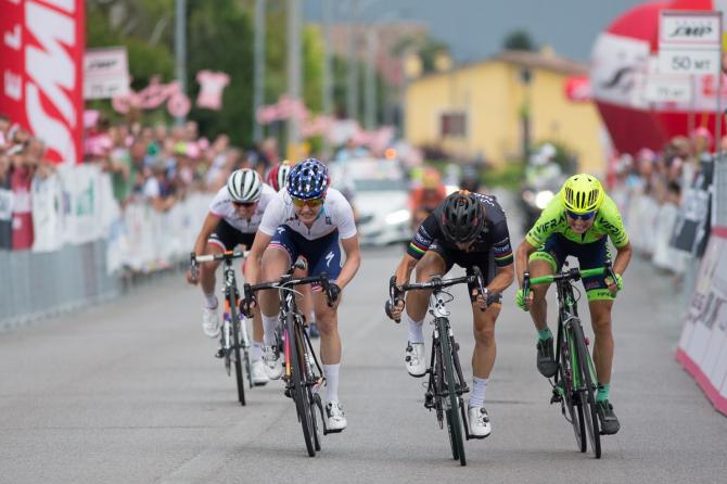 Giorgia Bronzini si aggiudica allo sprint la seconda tappa del Giro dItalia femminile (foto Sean Robinson/Velofocus)