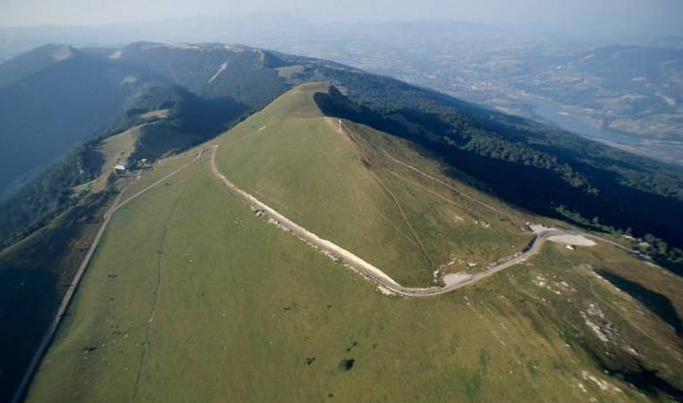 Spettacolare visione aerea del Grand Colombier, il cuore della frazione terminata a Culoz (www.ain-tourisme.com)