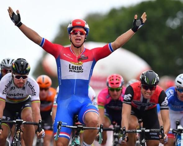 Groenewegen abbraccia lennesimo successo in terra olandese (foto Tim de Waele/TDWSport.com)