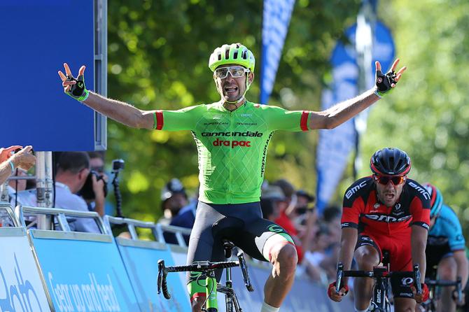 Bauer esulta sul traguardo di Bath, terminal della 5a tappa del Tour of Britain (foto Tim de Waele/TDWSport.com)