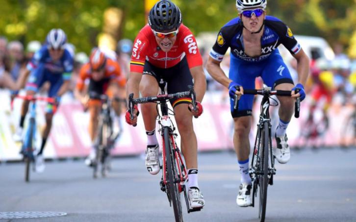 Lo sprint tra Gallopin e Vakoč che ha sancito la vittoria del corridore francese alla 56° del Gran Premio della Vallonia (foto AFP)