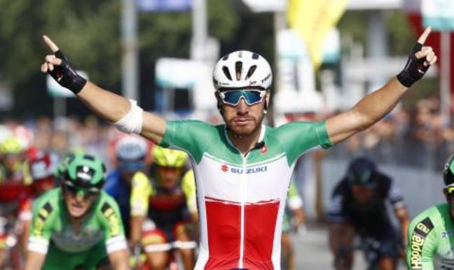 Nizzolo ottiene la sua prima vittoria da campione nazionale sul traguardo della Coppa Bernocchi (foto Bettini)