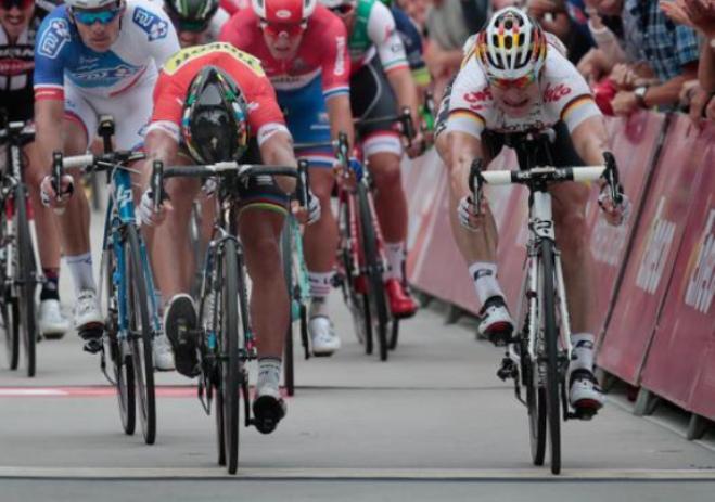 Il colpo di reni di Sagan al termine della 4a frazione dellEneco Tour (foto Bettini)