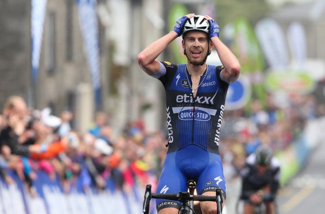 Un Vermote quasi incredulo taglia il tragurdo di Kendal: per lui tappa e maglia al Tour of Britain (foto Tim de Waele/TDWSport.com)