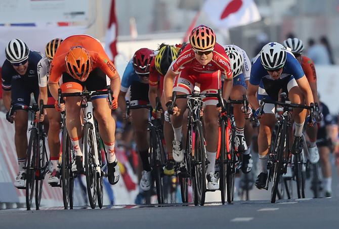 La danese Dideriksen sconfigge la nazionale olandese nella prova mondiale riservata alle donne elite (Tim de Waele/TDWSport.com)