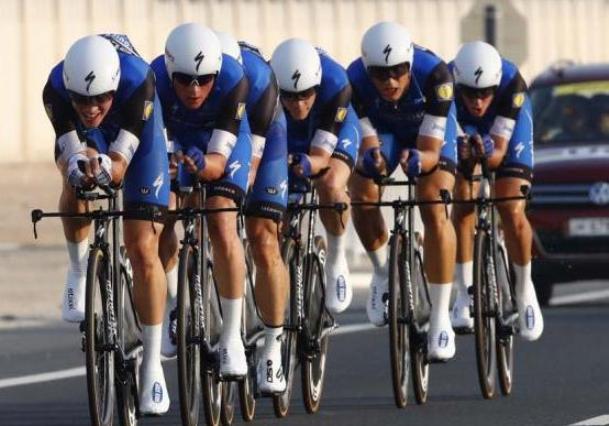 La Etixx vola sulle desertiche strade del Qatar e va a cogliere la medaglia doro nella prova a cronometro a squadre (foto Bettini)