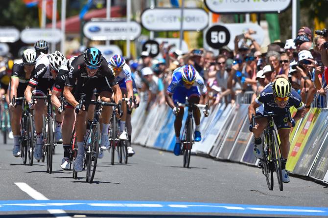 Per il secondo anno consecutivo Caleb Ewan espugna il traguardo di Lyndoch e fa sua la prima tappa del Tour Down Under (foto Getty Images Sport)