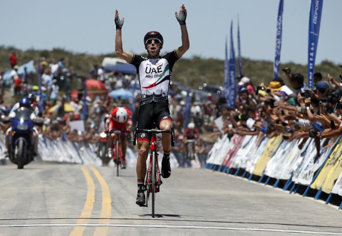 Il portoghese Rui Costa trionfa sul Colorado argentino, al termine della tappa regina della Vuelta a San Juan (foto Bettini)