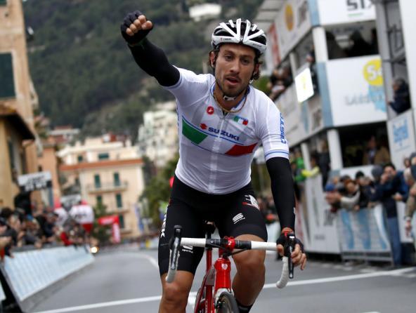 Felline emula il Valverde di 24 ore prima a Murcia, se ne va tutto solo sulla Colla Micheri e si impone nel Trofeo Laigueglia (foto Bettini)