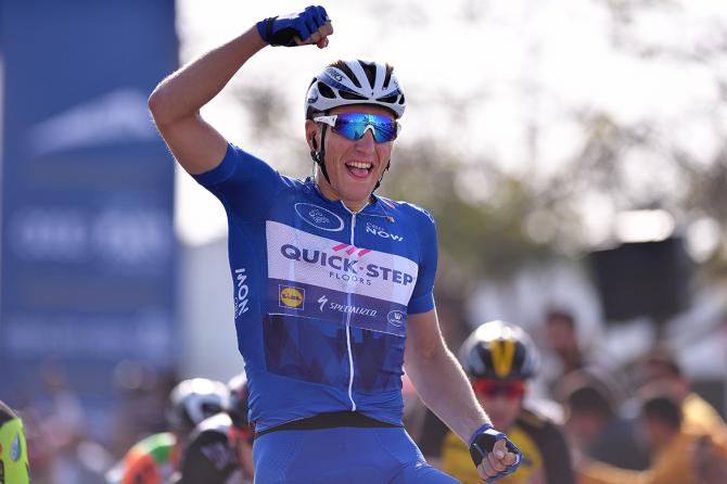 Sembrava aver imboccato il rettilineo darrivo troppo dietro, ma tornado Kittel si è abbattuto anche sul traguardo di Ras al Khaimah e non ce nè stata per nessuno... (Tim de Waele/TDWSport.com)