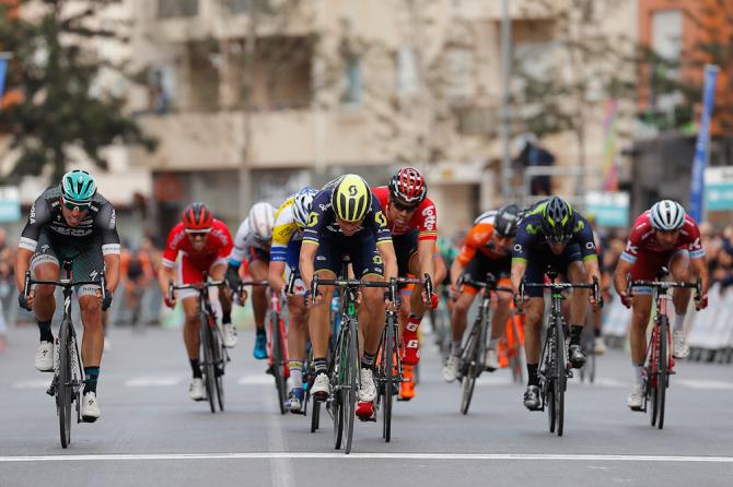 Il momento nel quale il danese Cort Nielsen taglia il traguardo della classica iberica (foto Bettini)