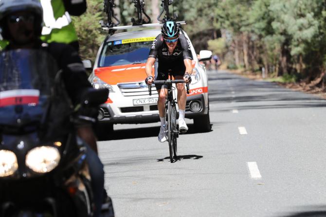 Luke Rowe solo al comando nel finale della tappa di Beechworth (foto Con Chronis)