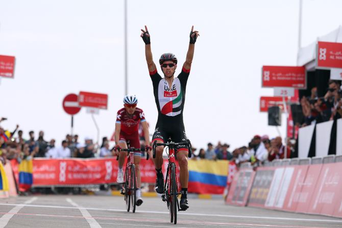 Il portoghese Rui Costa succede allestone Tanel Kangert e al colombiano Esteban Chaves nellalbo doro degli arrivi sulla Jebel Jafeet, la seconda montagna più alta degli Emirati Arabi Uniti (Tim de Waele/TDWSport.com)
