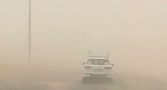 La violenta tempesta di sabbia abbattutasi oggi sulle strade dellemirato di Dubai ripresa da unammiraglia del Team Novo Nordisk (https://twitter.com/teamnovonordisk)