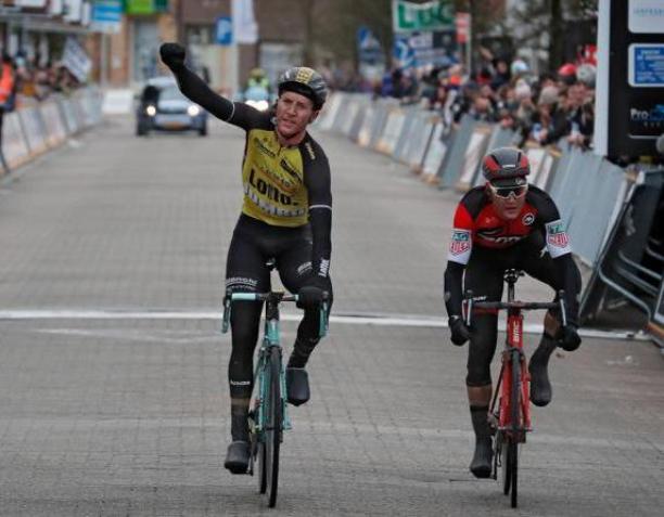 Jos van Emden si impone nella Dwars Door West-Vlaanderen, corsa intitolata allex campione belga Johan Museeuw (foto Bettini)