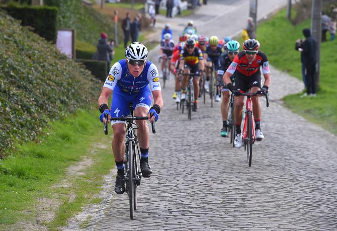 Lampaert lancia lattacco sulle strade della Dwars door Vlaanderen (Tim de Waele/TDWSport.com)