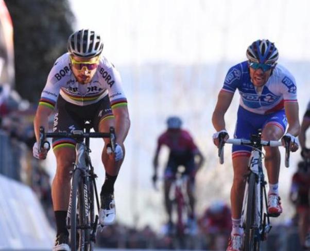 Ha appena affrontato un muro al 22% ma Sagan si beve in un sol sorso e con disarmante facilità il francese Pinot sul traguardo di Fermo (Tim de Waele/TDWSport.com)