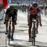 Inseguiti dalla muta scatenata del gruppo, Van Avermart e Keukeleire giungono assieme sulla linea darrivo, dove si impone ancora il campione olimpico (foto Bettini)