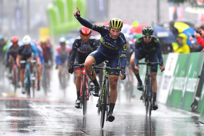 Albasini vince sotto la pioggia la prima tappa del Giro della Svizzera Romanda (foto Tim de Waele/TDWSport.com)