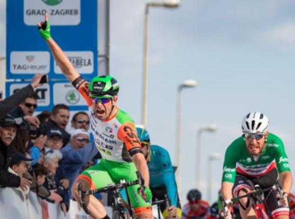 Ruffoni anticipa Nizzolo sul traguardo di Zara, al Giro di Croazia (foto Bettini)