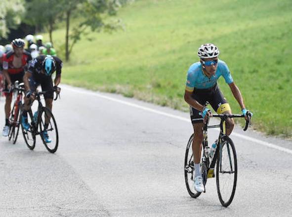 Lattacco di Fabio Aru sulla salita della Serra dIvrea (foto RCS Sport)