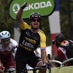 PARIGI SI TINGE D’ARANCIO: A GROENEWEGEN LA PRESTIGIOSA VOLATA DEGLI CHAMPS-ÉLYSÉES