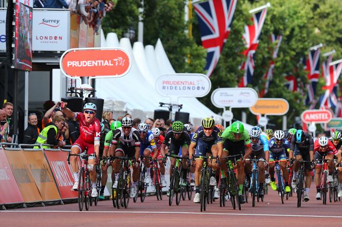 Kristoff ritrova la gioia di vincere sul traguardo di Londra (Tim de Waele/TDWSport.com)