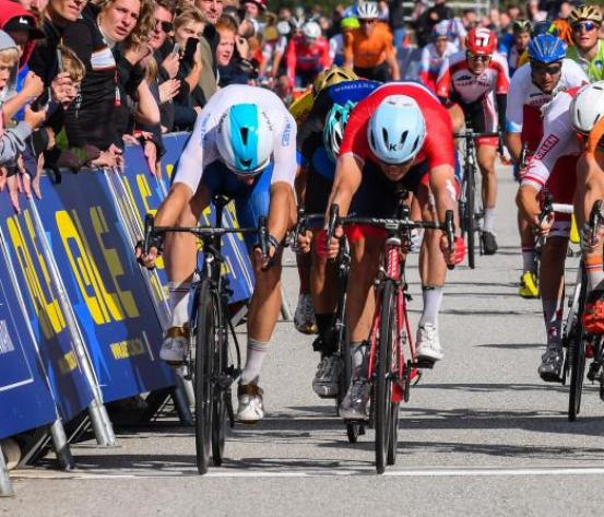 La volata sul filo di lana tra Kristoff e Viviani al campionato europeo di Herning (foto Bettini)