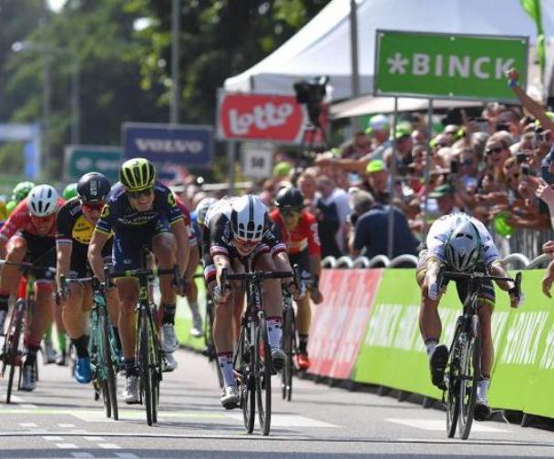 Volata al colpo di reni sul traguardo di Venray tra Sagan e Bauhaus (Tim de Waele/TDWSport.com)