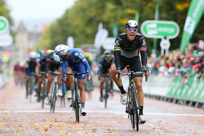 Boasson Hagen precede tutti i velocisti rimasti in gara nella conclusiva frazione del Giro della Gran Bretagna (Tim de Waele/TDWSport.com)