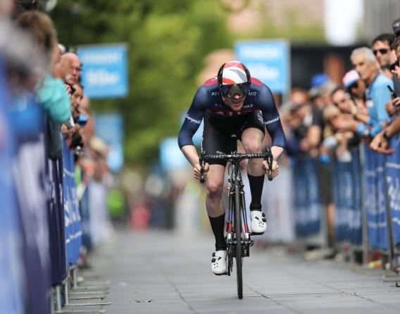 Primo piano su Edward Clancy, impegnato nel cronoprolo della corsa australiana (www.heraldsuntour.com.au)