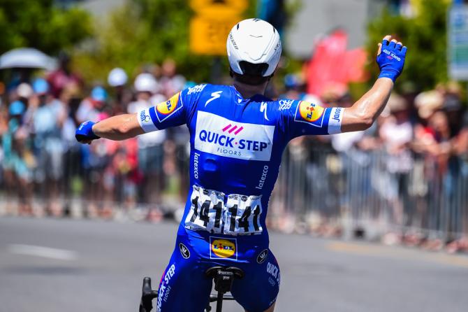 Viviani è il primo italiano a mostrare le spalle agli avversari in una corsa del World Tour 2018 (foto Bettini)