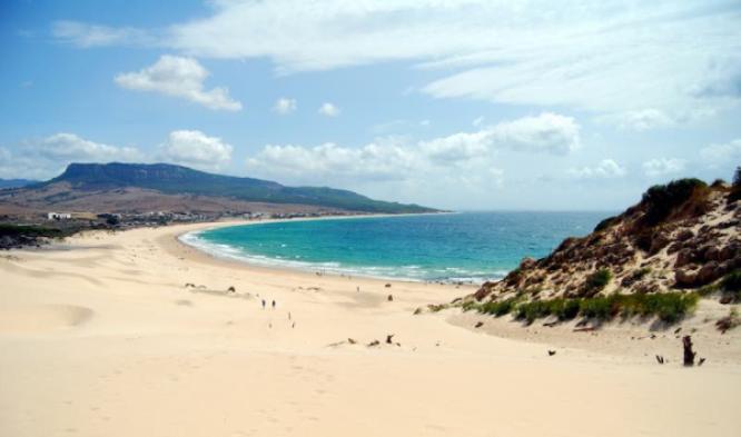 Una spiaggia dellAndalusia, la comunità autonoma spagnola dalla quale partirà la stagione 2018 di Chris Froome (www.viviandalucia.com)