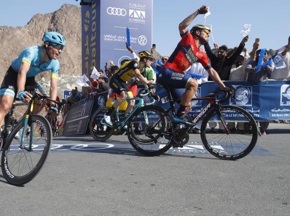 Colbrelli svetta in cima al corto ma ripidissimo muro di Hatta (foto Bettini)