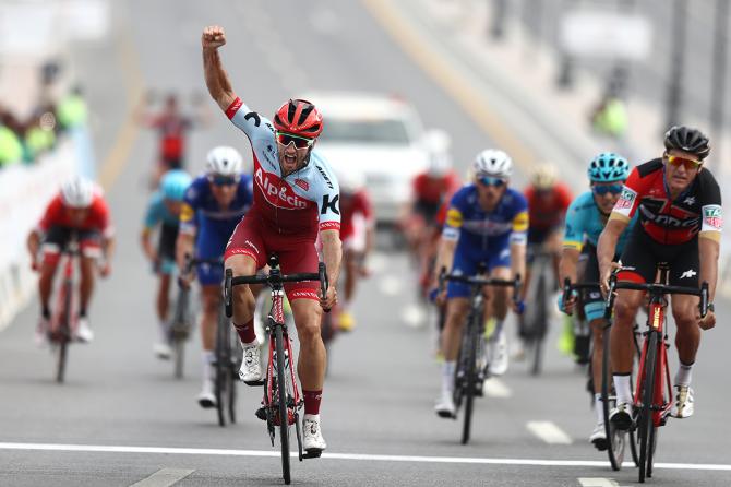 Laustraliano Nathan Haas doma la ristretta volata che ha concluso la seconda frazione del Tour of Oman (foto Tim de Waele/TDWSport.com)