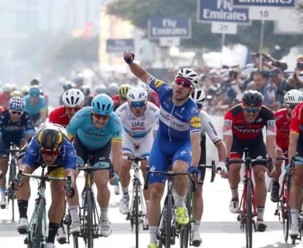 Viviani festeggia il suo 29° compleanno regalandosi la vittoria nella seconda tappa del Dubai Tour (foto Bettini)