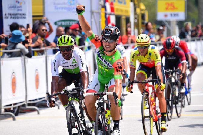 La volata che ha segnato il ritorno alla vittoria di Andrea Guardini a due anni dallultima affermazioni, sempre delle strade del Tour of Langkawi (foto Bettini)