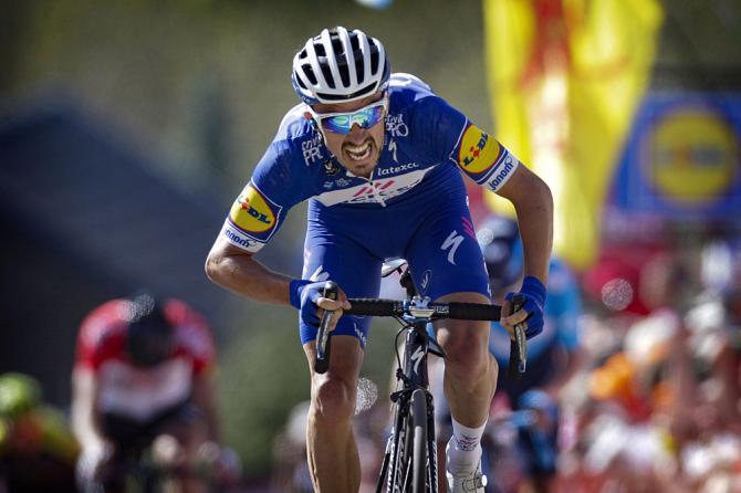 La grinta di Alaphilippe a pochi passi dalla cima del muro di Huy (foto Bettini)