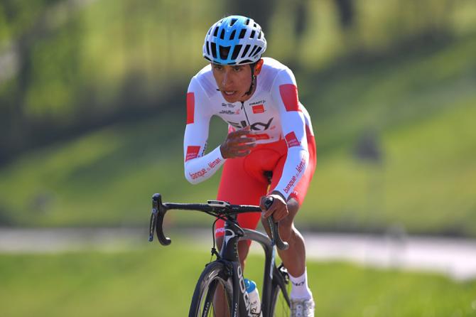 Il colombiano Bernal insidia la leadership dello sloveno Roglič nella cronoscalata del Tour de Romandie (foto Tim de Waele/TDWSport.com)