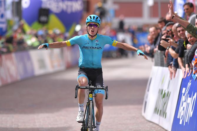 Lo spagnolo Bilbao spicca il volo nel finale della prima tappa del Tour of the Alps (foto Tim de Waele/TDWSport.com)