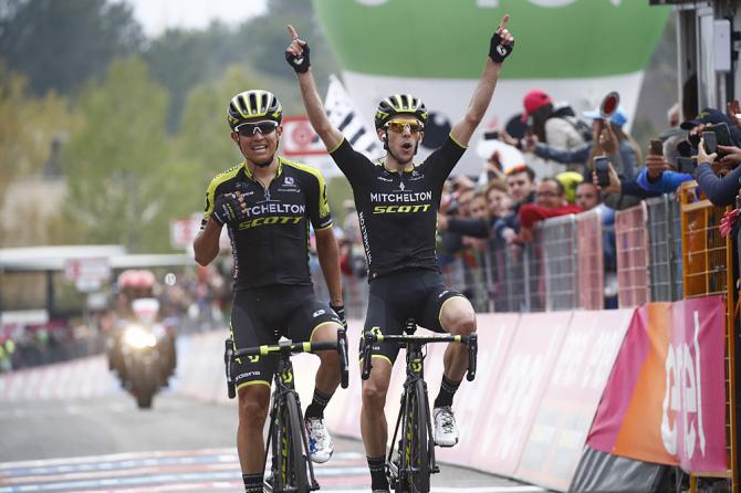 Trionfo di squadra per la Mitchelton-Scott in cima allEtna (foto Bettini)