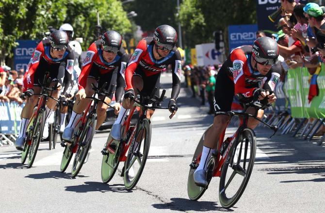 La BMC vola durante la combattuta cronometro a squadre di Cholet (foto im de Waele)